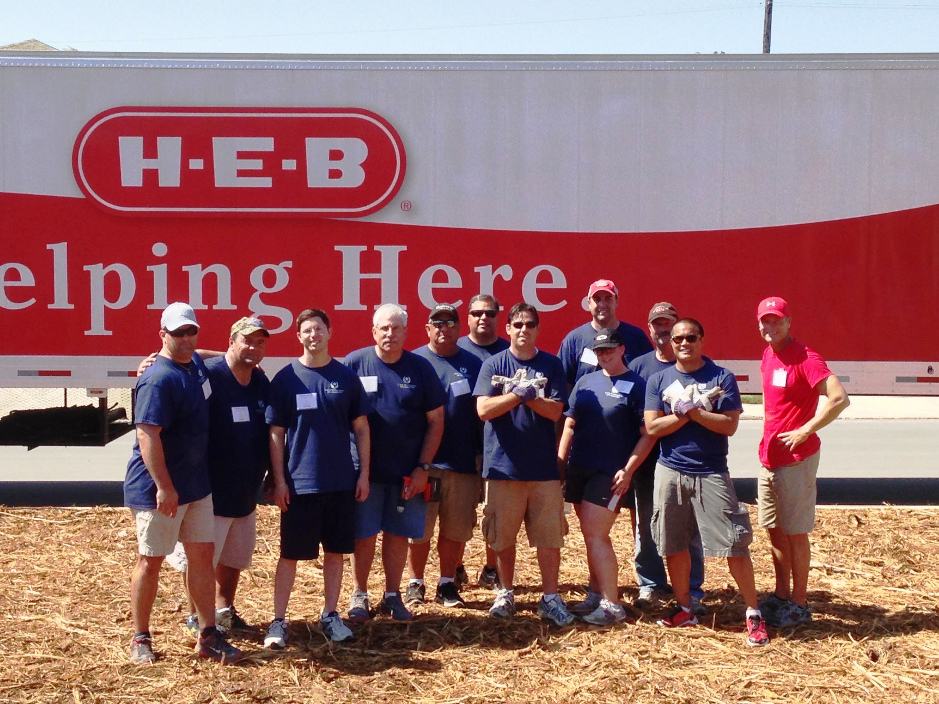 Anheuser-Busch Team Helps Build Homes for Heroes in The Lone Star State