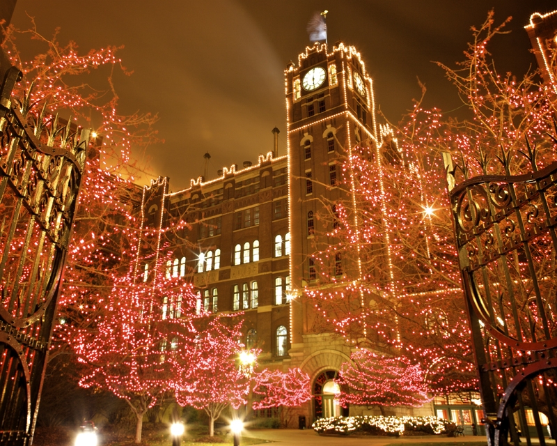 AnheuserBusch Breweries Shine Bright this Holiday Season with Annual